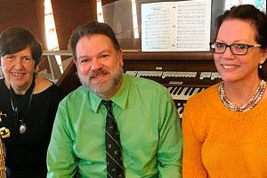 Tom Reis sings for St. Luke’s Music Live