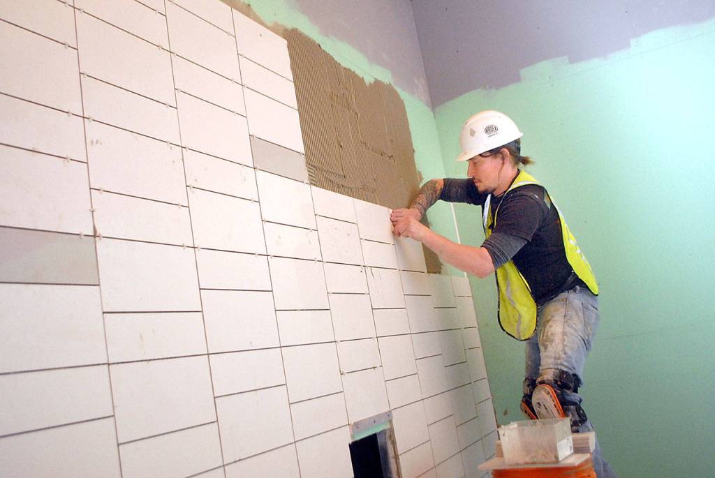 Port Angeles pool construction resumes