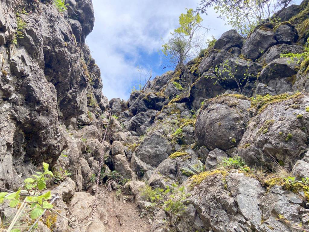 A chain leads the way up Mount Storm King. (Rob Ollikainen/Peninsula Daily News)