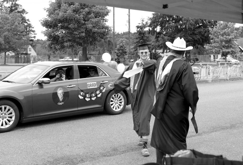 Peninsula graduates cheered Friday in drive by festivities