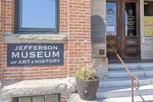 Tourism organizations voluntarily reduce funding