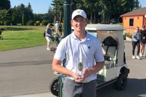 Golfers go low in big Peninsula events