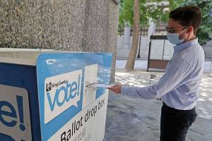 Inslee takes lead in initial count of statewide ballots