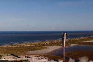 SpaceX’s Mars rocket makes test flight, landing upright