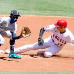 MARINERS: Dunn, Lewis shine in Seattle victory