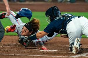 MARINERS: Seattle powers to sixth-straight win