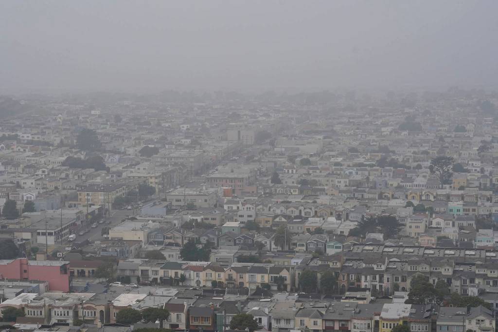 Smoke from wildfires and fog obscure the view of the ocean from Grand View Park in San Francisco on Monday, Sept. 14, 2020. (Jeff Chiu/Associated Press)