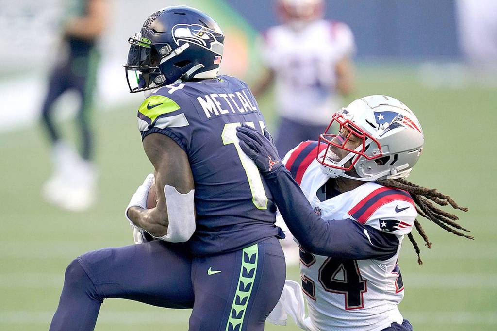 Seattle Seahawks wide receiver DK Metcalf, left, catches a pass for a touchdown as New England Patriots cornerback Stephon Gilmore defends at right during the first half of an NFL football game, Sunday, Sept. 20, 2020, in Seattle. (AP Photo/Elaine Thompson)