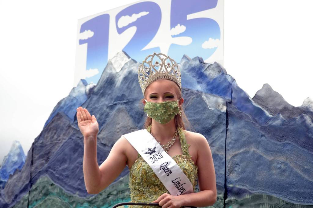 Queen Lindsey Coffman waves for the first time from the Sequim Irrigation Festivals float Sept. 19, 2020. (Matthew Nash/Olympic Peninsula News Group)
