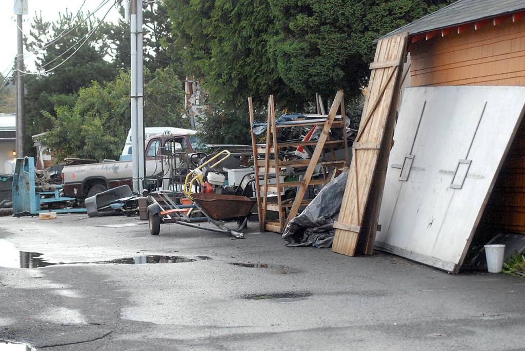 Clutter lines the alley between Fifth Street and the Lincoln Street Safeway store in Port Angeles as seen Saturday. (Keith Thorpe/Peninsula Daily News)