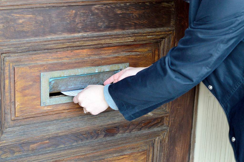 Ellie DiPietro drops off her Letters to 2020 postcard at the Jefferson Museum of Art & History. (Diane Urbani de la Paz/Peninsula Daily News)