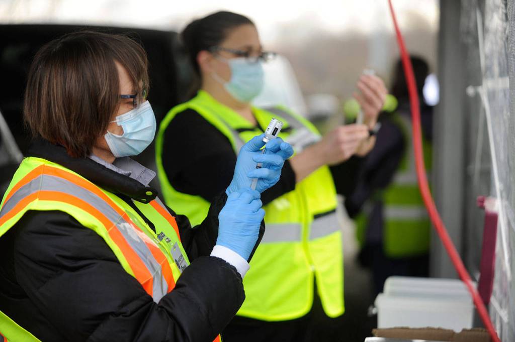 Lesli Mays, left, and Donna Short prepare COVID-19 vaccination shots at the Jamestown SKlallam Tribes clinic on Thursday. Michael Dashiell/Olympic Peninsula News Group
