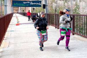 Pierre LaBossiere/Peninsula Daily News
Brady Simis of Renton, left and Angela Smith of Buckley get started on their 10K runs at the Elwha Bridge Run Saturday morning.