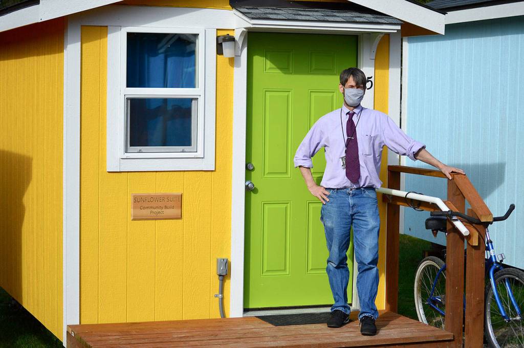 Mike Schleckser, Bayside Housing Services case manager, welcomes residents to Peters Place, the transitional housing village in Port Hadlock. (Diane Urbani de la Paz/Peninsula Daily News)