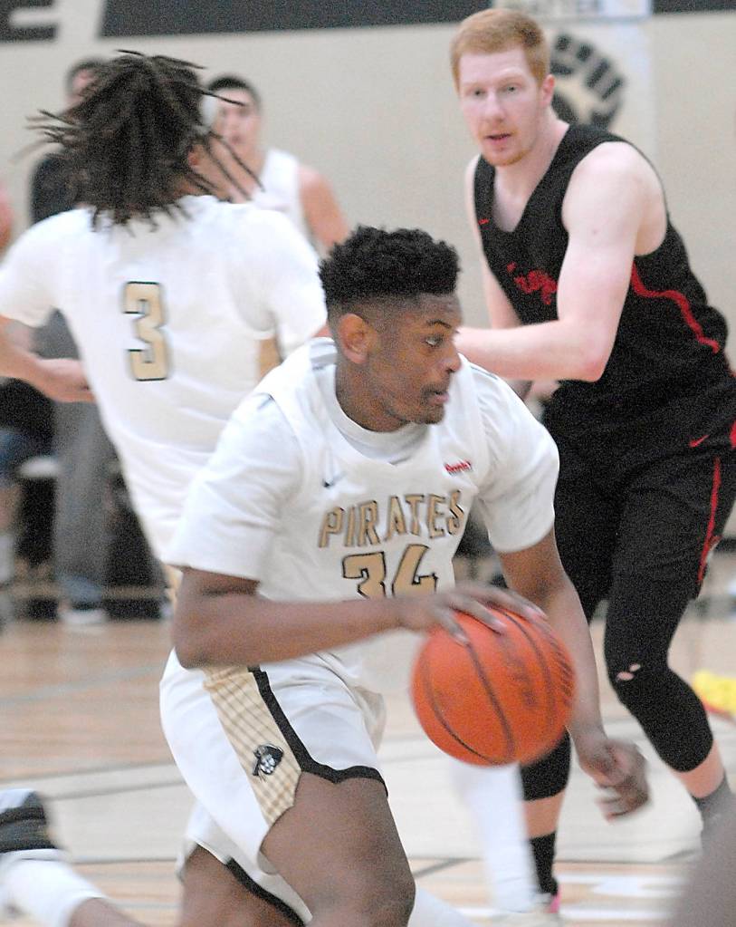 Keith Thorpe/Peninsula Daily News
Peninsula's Isiah Sampson, center, receives a block from teammate Jaylin Reed, left, to evade the defense of Everett's Devin Smith on Friday in Port Angeles.