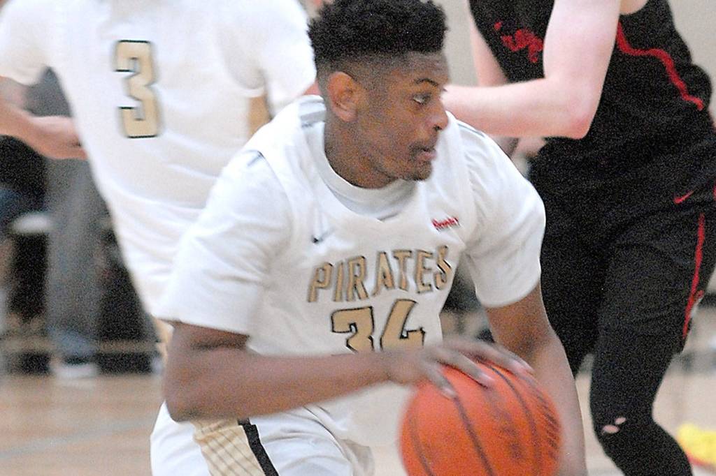 Keith Thorpe/Peninsula Daily News
Peninsula's Isiah Sampson, center, receives a block from teammate Jaylin Reed, left, to evade the defense of Everett's Devin Smith on Friday in Port Angeles.
