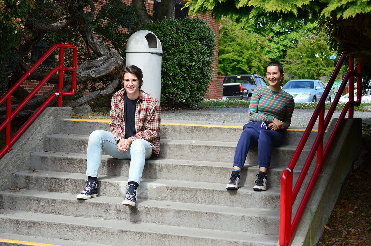 Port Townsend Students for Sustainability club leaders Lochlan Krupa and Anna Molotsky, both 16, hope to raise awareness of the harmful effects of motor vehicle idling. (Diane Urbani de la Paz/Peninsula Daily News)