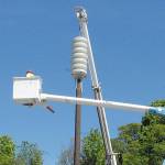 Keith Thorpe/Peninsula Daily News
A crew hoists a new tsunami siren into place atop a pole located in the public parking lot at First and Lincoln streets in downtown Port Angeles.