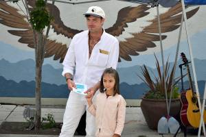 Sculptor Jonah Trople and his artists assistant and daughter Tula, 5, made an appearance Tuesday at the Tyler Plaza, where one of his Creative District art markers stands. (Diane Urbani de la Paz/Peninsula Daily News)