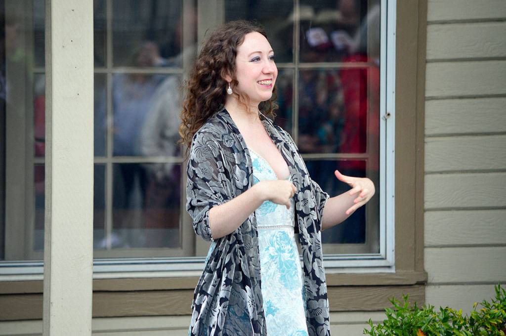 Singer Robin Kallsen serenades dancers and listeners outside Key City Public Theatre. (Diane Urbani de la Paz/Peninsula Daily News)