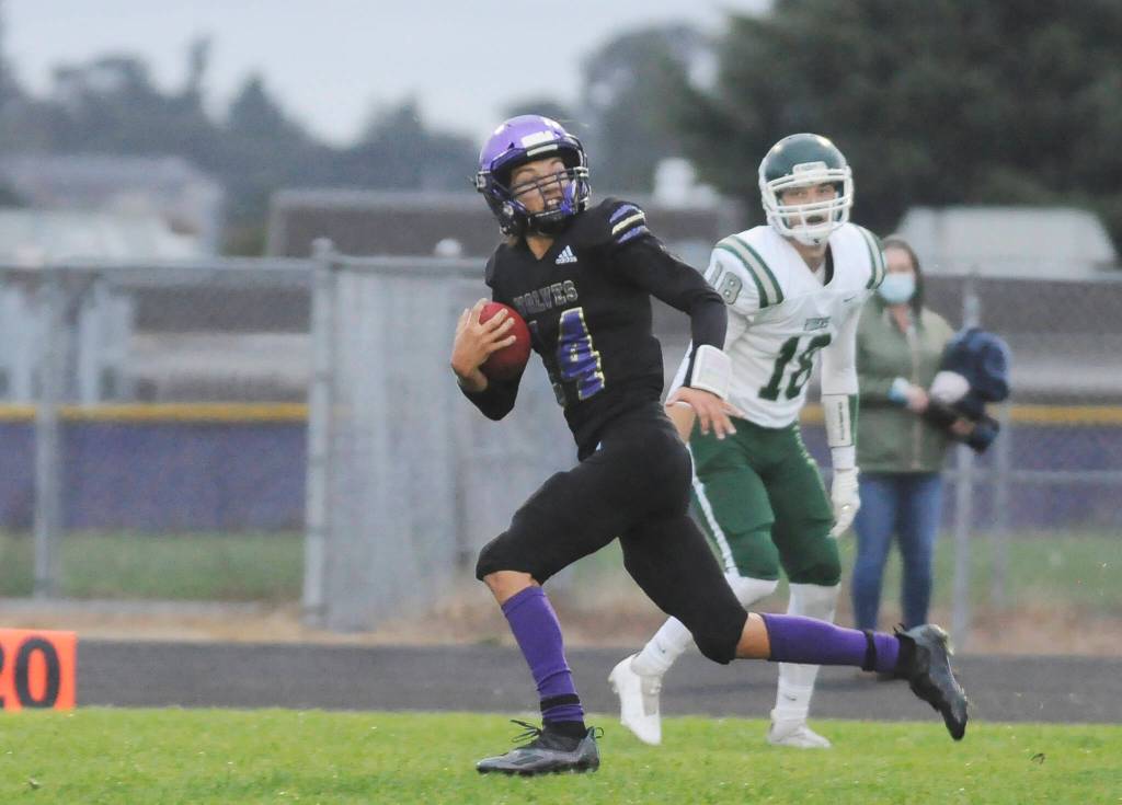 Michael Dashiell/Olympic Peninsula News Group
Sequim's Kobe Applegate races to the end zone on a 46-yard touchdown reception from quarterback Lars Wiker as Port Angeles' Beckett Jarnagin looks on.