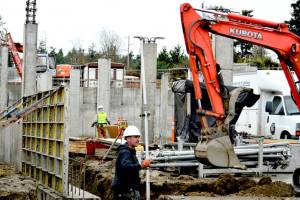 Jaymon Skinner of Bernt Ericsen Excavating is part of the crew moving earth for the foundation of 7th Haven, the Olympic Community Action Programs housing project at Seventh and Hendricks streets in Port Townsend. (Diane Urbani de la Paz/Peninsula Daily News)