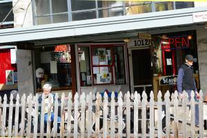 While downtown Port Townsend's streateries are the topic of heated discussions, it's relatively peaceful at the Uptown streatery on Lawrence Street. Diane Urbani de la Paz/Peninsula Daily News