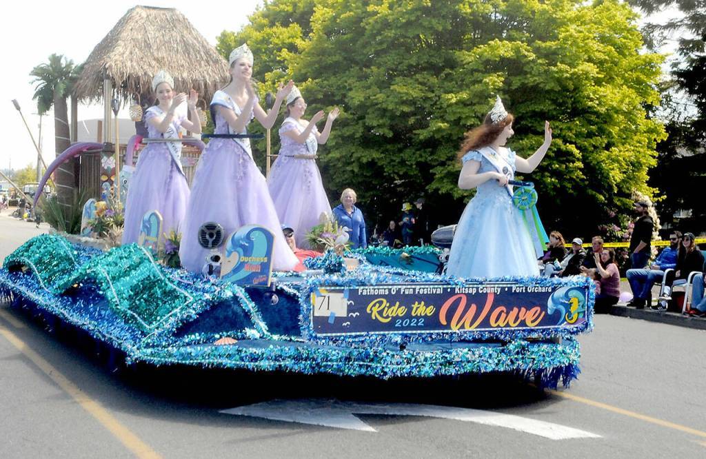 Saturdays Grand Sweepstakes Award was given to the Port Orchard/Kitsap County Fathoms O Fun Festival float. (Keith Thorpe/Peninsula Daily News)