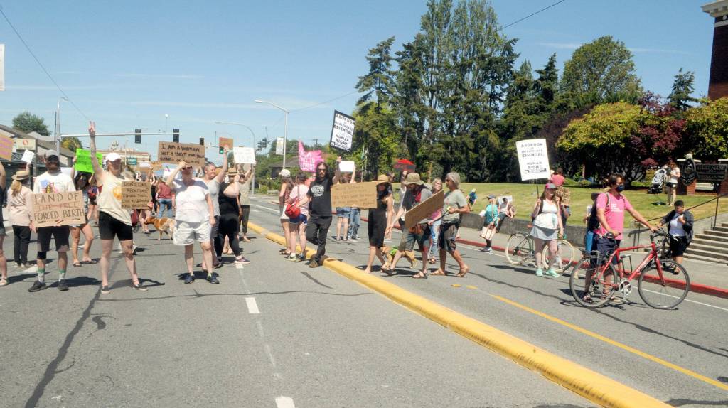Womens rights supporters block traffic on Lincoln Street in front of the Clallam County Courthouse for 60 seconds on Saturday. (Keith Thorpe/Peninsula Daily News)