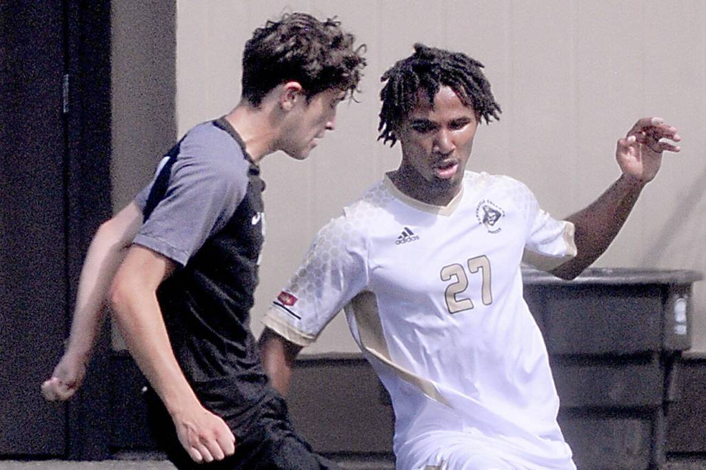 Keith Thorpe/Peninsula Daily News
Peninsula's Abdurahum Leigh, right, fend off Wenatchee Valley's Gaetan Mainaud on Thursday in Port Angeles.