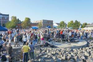 Steve Mullensky/for Peninsula Daily News


Several hundred people assembled at Pope Marine Park on Thursday for the final Concert on the Dock presented by the Port Townsend Main Street Association but also, for a Community Portrait that happened during intermission. Local photographer David Conklin, on the roof of the building, directs the crowd to raise their hands in celebration of the event. The photo session was over in less than 1/500th of a second.