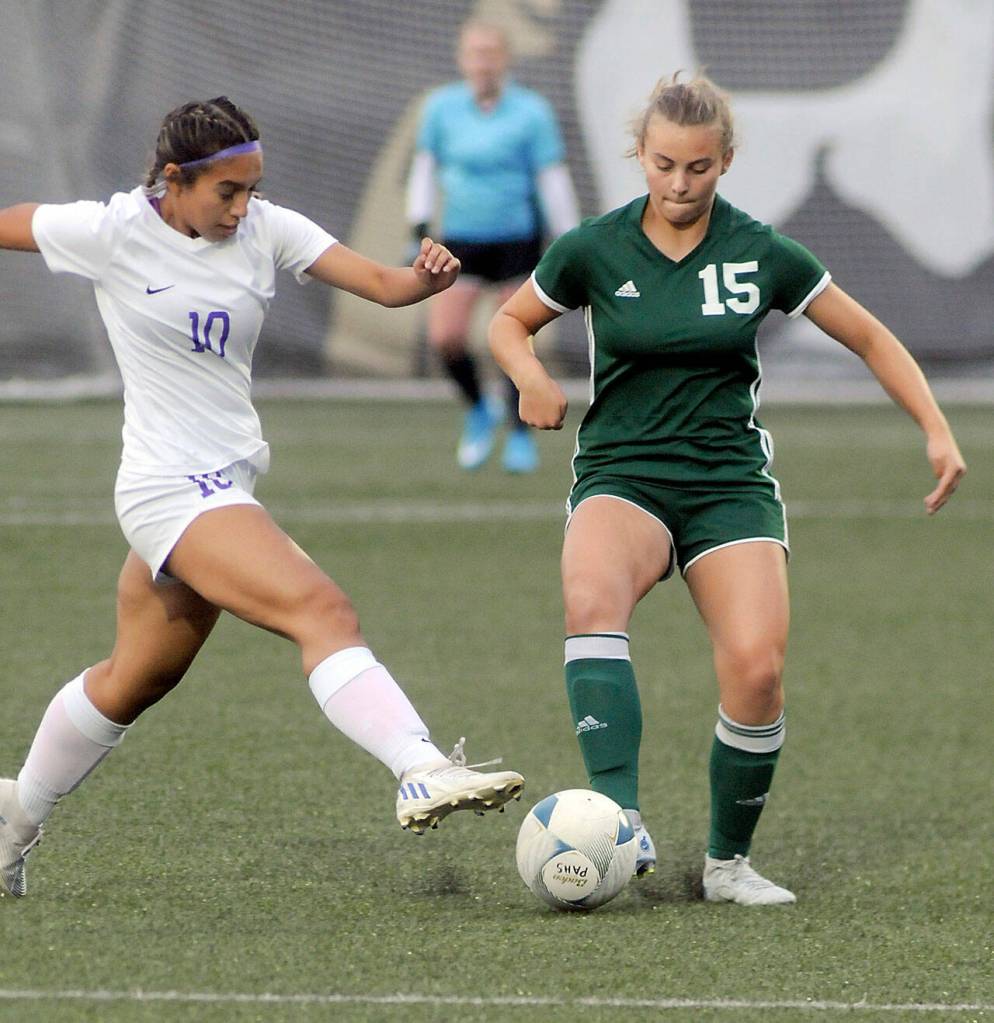 KEITH THORPE/PENINSULA DAILY NEWS Sequims Jennyfer Gomez, left, looks for a steal from Port Angeles Kennedy Rognlien on Thursday evening in Port Angeles.