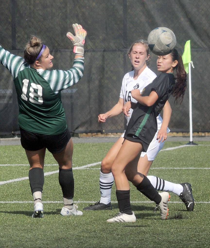 KEITH THORPE/PENINSULA DAILY NEWS
Peninsula's Sydney Soskis, center, watches as a ball sails past Shoreline goalkeeper Jonna Tucker, left, and defender Maggie Kozlowski on Saturday at Wally Sigmar Field.