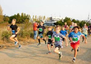 Port Townsend’s Elliot Mull (123) and friend Nick Harper (103), both 10 years old lead, a continent of 10-13 year olds at the start of the 5K Larry Scott Trail Run on Saturday. (Steve Mullensky/Peninsula Daily News)