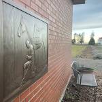 Matthew Nash/Olympic Peninsula News Group

A new bronze plaque recreates Arnold Friberg’s “The Prayer at Valley Forge” outside George Washington Inn. Co-owner Dan Abbott said he commissioned it from Minnesota artist Ross Pollard.