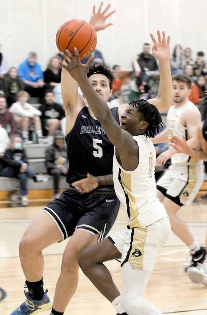 Peninsulas Ese Onakpoma attempts a layup as Bellevues Bishop Tonsi tries to defend on Wednesday night at Peninsula College. (Keith Thorpe/Peninsula Daily News)