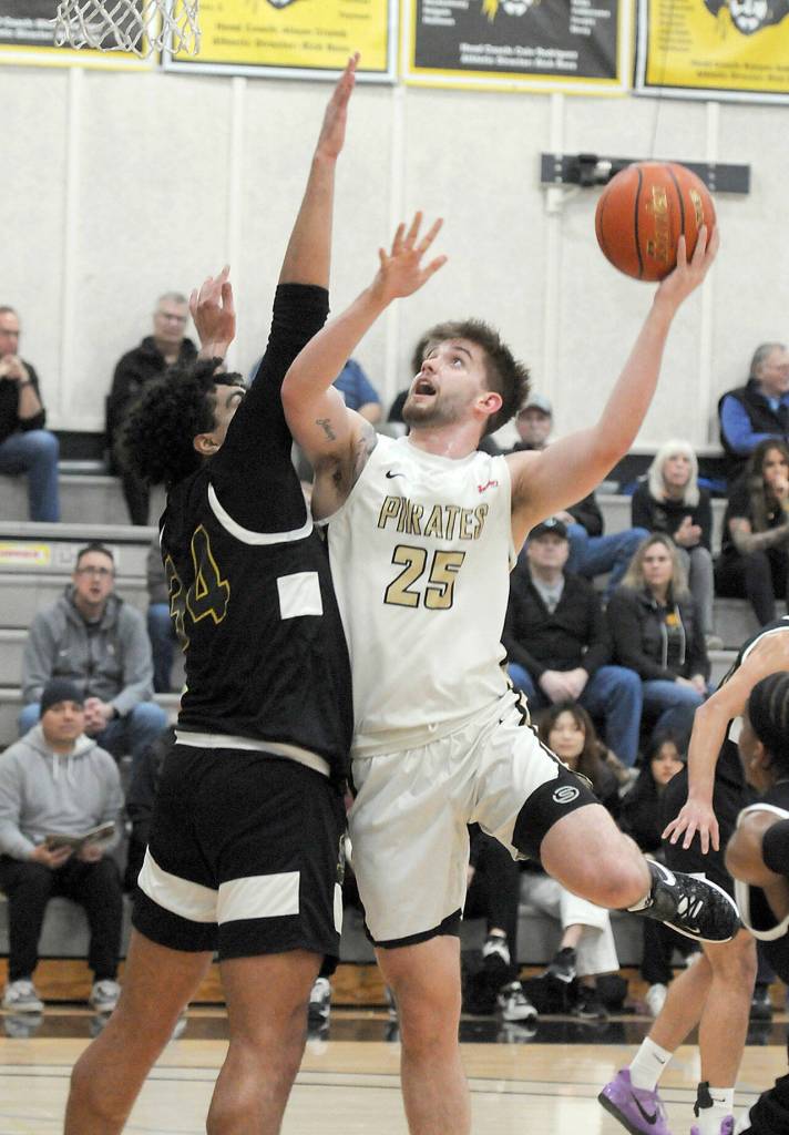 Peninsulas Max DAmato, right, takes his shot over the head of Shorelines Deshawn McFerrin during Saturdays game at Peninsula College. (Keith Thorpe/Peninsula Daily News)