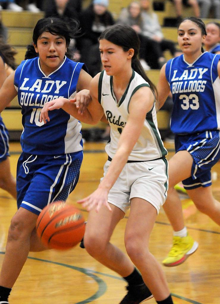 Keith Thorpe/Peninsula Daily News Port Angeles Lindsay Smith tries to outpace the defense of North Masons Briana Cuauhtenango, left, and Adrianne Tupolo on Thursday night at Port Angeles High School.