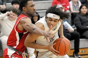KEITH THORPE/PENINSULA DAILY NEWS
Peninsula's Roosevelt Williams Jr., right, shoulders his way past Skagit Valley's Omari Maulana during Wednesday's North Division game at Peninsula College.