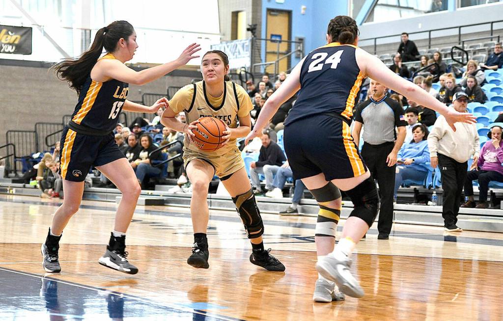 Peninsulas Jenilee Donovan,center, is defended by Linn-Bentons Muriel Jones-Hoisington, left, and Madison Dutkiewicz during the Pirates NWAC Womens Basketball Tournament contest at Columbia Basin College on Thursday. (Jay Cline/for Peninsula College)