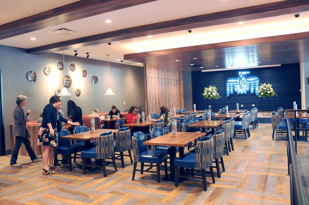 Diners order food at the Rivers Edge Bar & Lounge on Thursday at the expanded Elwha River Casino. (KEITH THORPE/PENINSULA DAILY NEWS)