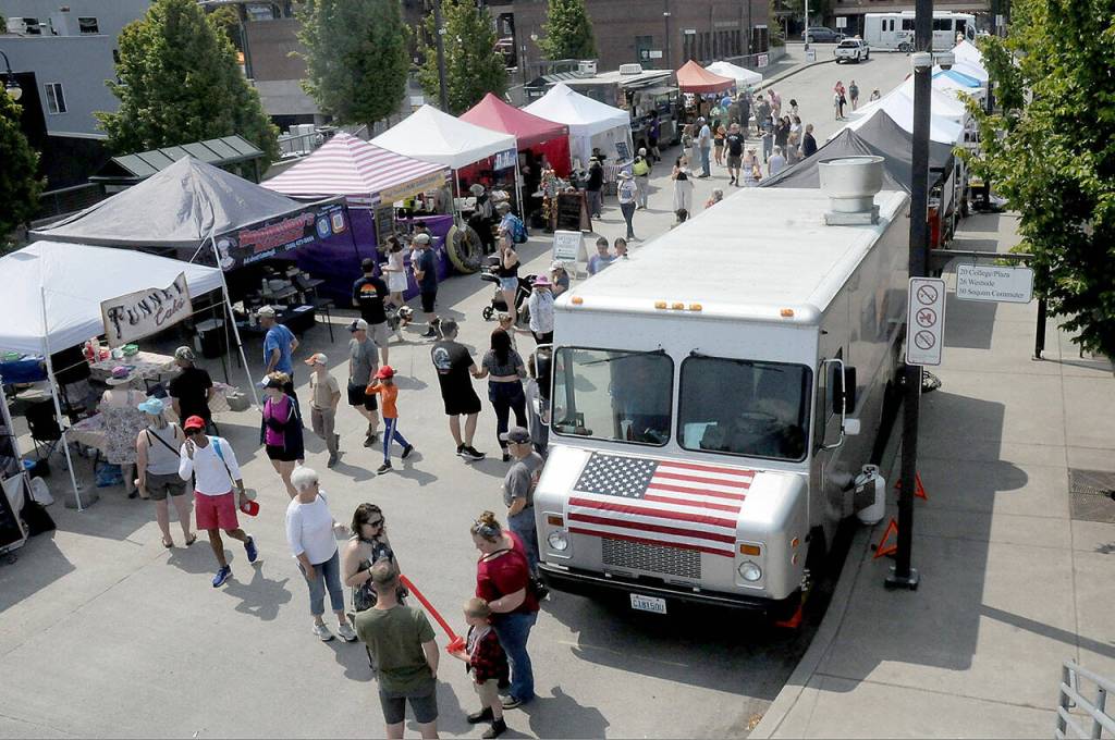 A street fair offering food and crafts takes up the transit bus lane of The Gateway in downtown Port Angeles on Tuesday. (Keith Thorpe/Peninsula Daily News)