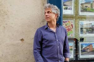 Guitarist Clay Bartlett will play as part of Trinity United Methodists Candlelight Concerts series.