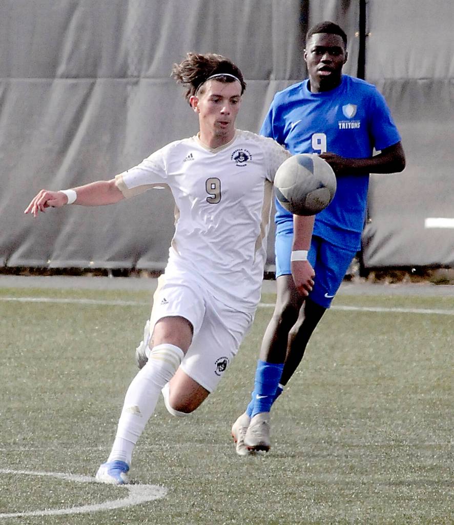 KEITH THORPE (2)/PENINSULA DAILY NEWS 
Peninsulas Pau Vivas Ayala outruns Edmonds Maka Mahureva on Wednesday at Wally Sigmar Field in Port Angeles.