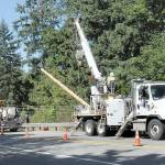 KEITH THORPE/PENINSULA DAILY NEWS
Clallam County Public Utility District crews erect a broken power pole along U.S. Highway 101 at Wildcat Road west of Port Angeles on Wednesday.