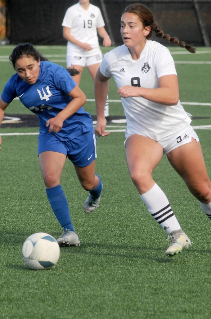 KEITH THORPE/PENINSULA DAILY NEWS
Peninsula's Lauren La Fountain, right, passes past Edmonds' Jennifer Walle Delamora on Wednesday in Port Angeles.