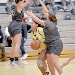 Peninsulas Jelissa Julmist, center, is caged in by Shorelines Taylor Eldredge, left, and Leiah Naeata on Wednesday at Peninsula College. (Keith Thorpe/Peninsula Daily News)