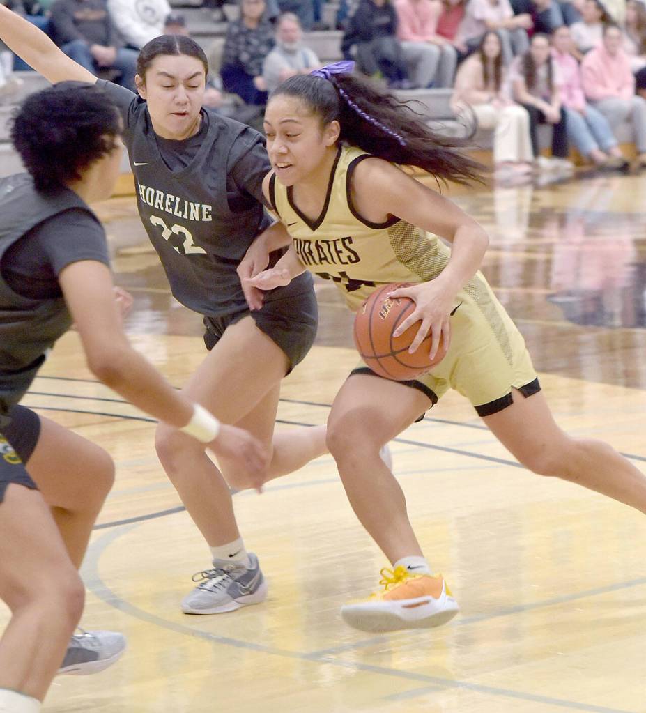 Peninsulas Shania Moananu, right, breaks for the basket defended by Shorelines Alicia Suggs, right, and Jocelyn Shea on Wednesday at Peninsula College. (Keith Thorpe/Peninsula Daily News)