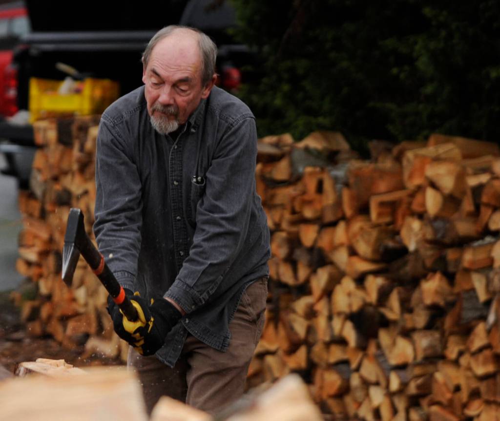 Ron Long lines up his axe as he and fellow woodcutters split wood at Jack Tatoms property last month. (Michael Dashiell/Olympic Peninsula News Group)