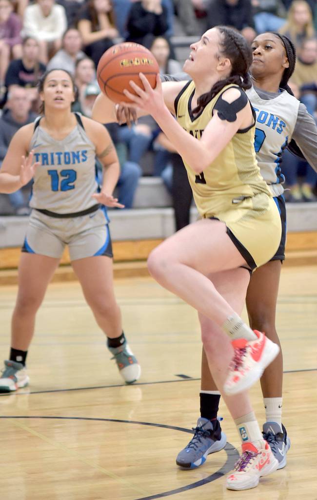 Peninsulas Alexa Mackey, front, makes her break for the basket as Edmonds Kyanna Bruccelas, left, and Kayana Jackson keep watch on Saturday afternoon in Port Angeles. (Keith Thorpe/Peninsula Daily News)